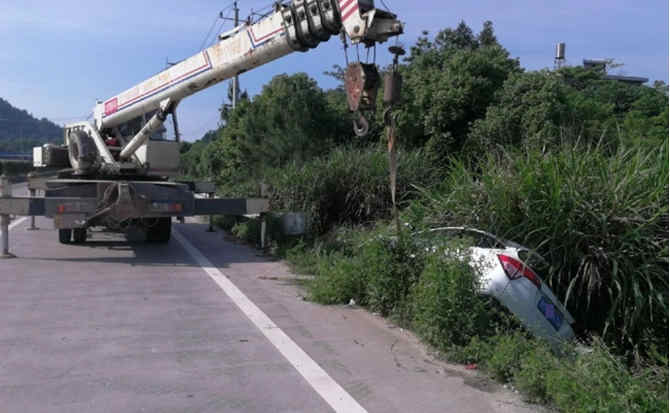 唐河重载吊车救援 唐河重载吊车救援